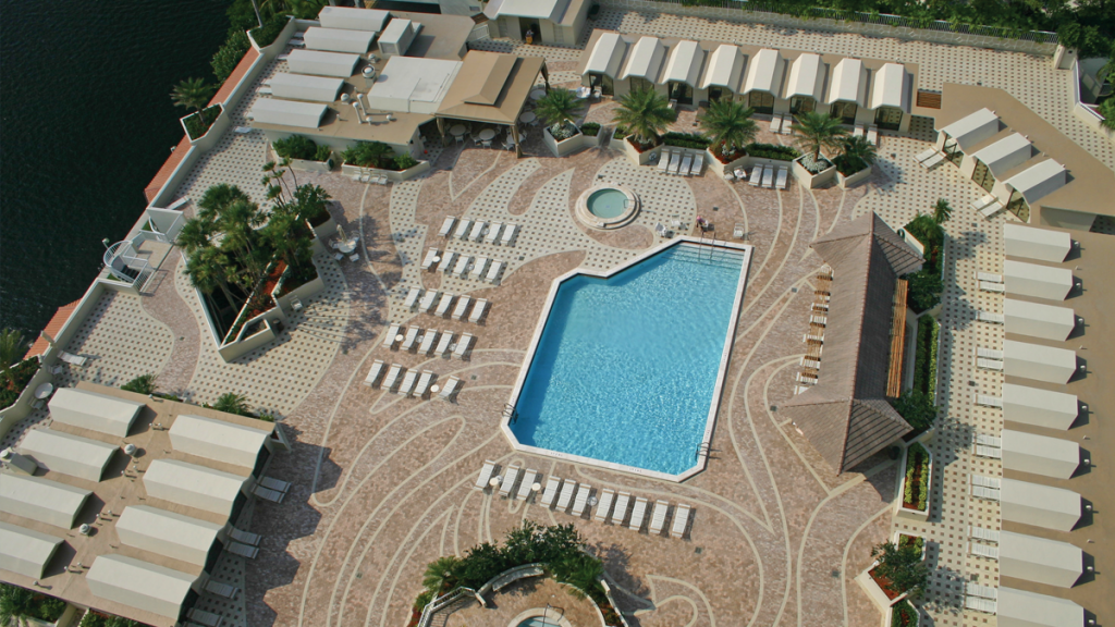 plaza-deck